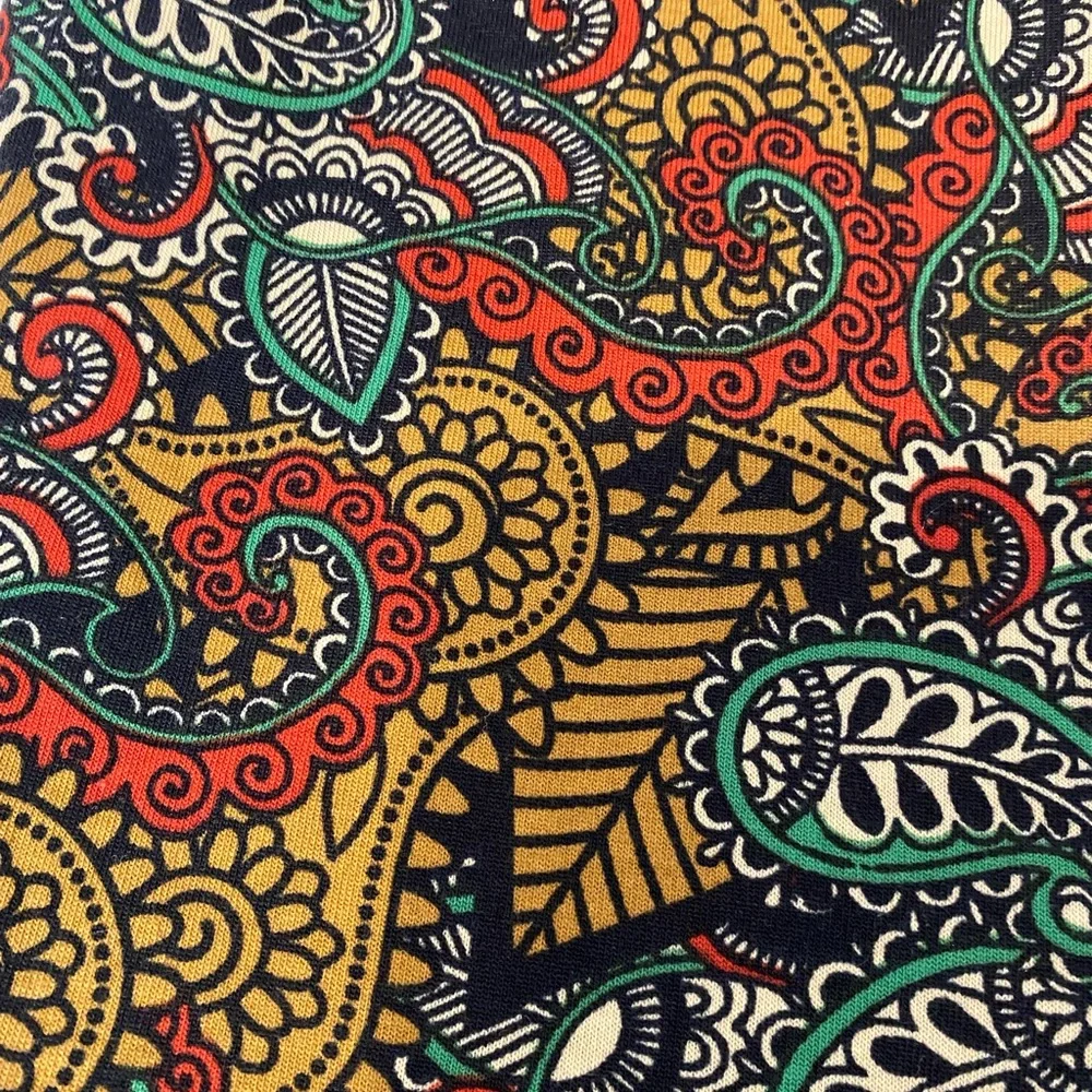 Lularoe Classic Tee - Picture 4 of 4